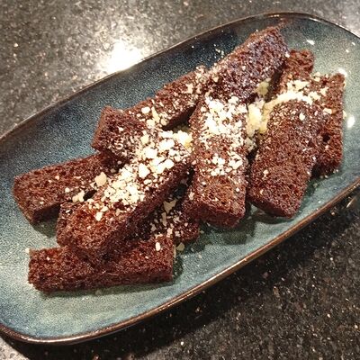 Гренки с чесноком и сыром в Кинза и Руккола по цене 280 ₽