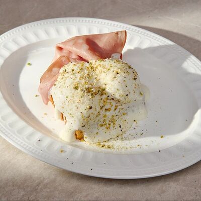 Бриошь с мортаделлой и трюфельным соусом в АFINA по цене 990 ₽