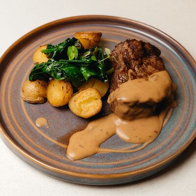 Филе миньон с картофелем и соусом Демиглас в Ангария по цене 1287 ₽