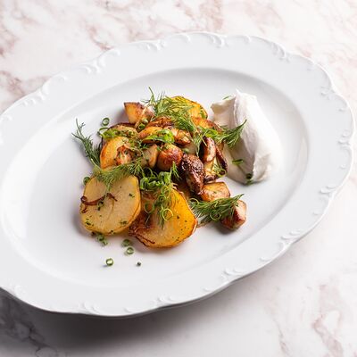 Жареный картофель с белыми грибами и трюфельным маслом в Плакучая Ива по цене 890 ₽