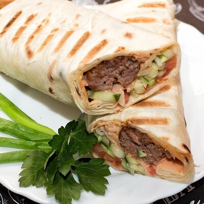 Люля-кебаб куриный в лаваше в Берлога по цене 395 ₽