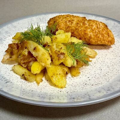 Котлета по-киевски с жареным картофелем и шкварками в Оазис кафе по цене 470 ₽