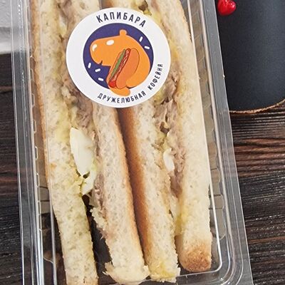 Сэндвич с тунцом в Капибара кофейня по цене 380 ₽