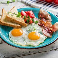 Яичница с помидорами и беконом в Пицца 25
