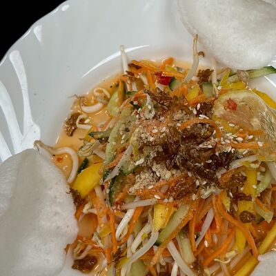 Вьетнамский салат в Pho Dai Viet по цене 412 ₽