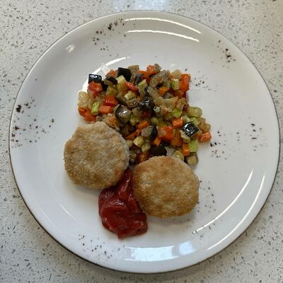 Котлета мясная с овощным рагу в Кофеин по цене 390