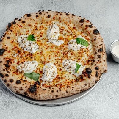 Пицца Буррата с черным трюфелем в Горыныч по цене 1250 ₽