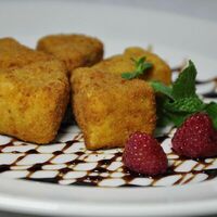 Сыр Камамбер с хрустящей корочкой в Будвар