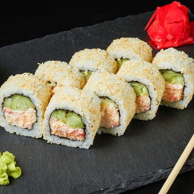 Ролл Калифорния с кунжутом в Суши Палки по цене 289 ₽