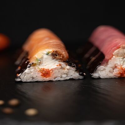 Американский ролл ФилаЁжка в Ёжкин ролл по цене 799 ₽