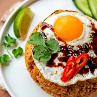 Наси Горенг с креветкой в Karma