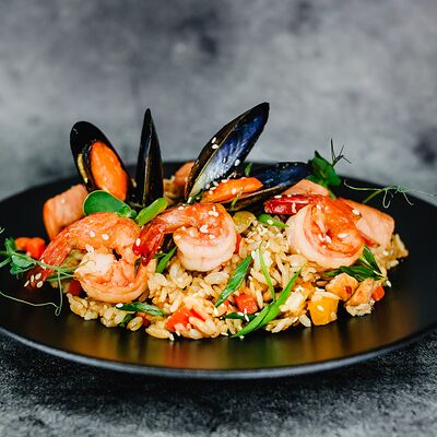 Чесночный рис с морепродуктами в Багс Банни от кафеМафия по цене 660