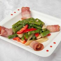 Бекон со спаржей и кукурузой в Китай-город