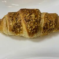 Круассан с шоколадом в Lucky bean