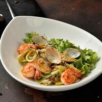 Салат с морепродуктами в Миля