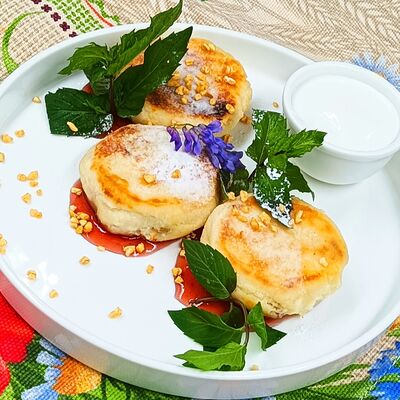 Сырники творожные в Ресторан Хата возле Шереметьево по цене 565 ₽