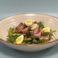 Салат с тунцом гриль в Двор Помидор