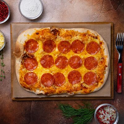 Пицца Пеперони в Чебуречная & Шаурма по цене 690 ₽