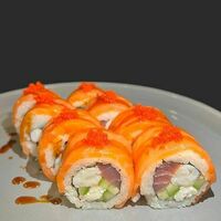 Роял-ролл с тунцом, лососем и креветкой в Суши Ибица