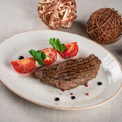 Стейк из говяжьей вырезки в Adriano Leonardo по цене 1380 ₽