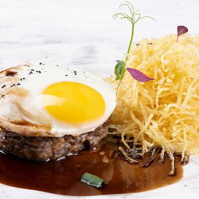 Бифштекс с яйцом пашет в На речке по цене 960 ₽