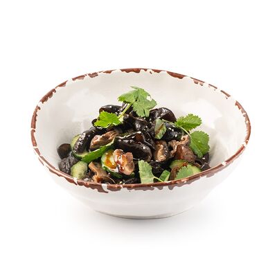 Тайский салат с грибами в тёмном соусе в Menza по цене 525 ₽