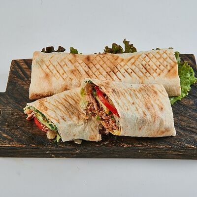 Шаурма со свининой стандартная в Шашлычный мир по цене 430 ₽