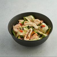 Зеленый салат с морепродуктами в Chang