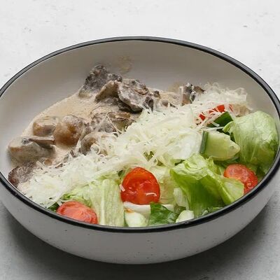 Теплый салат с говядинойв Амстердам по цене 555 ₽