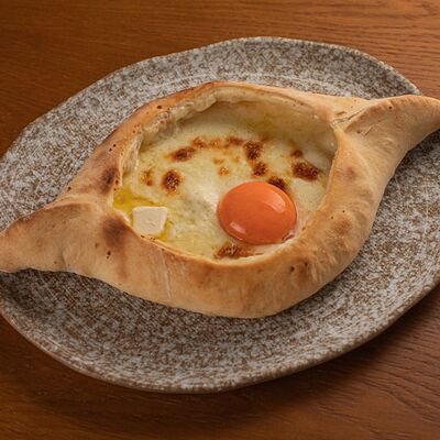 Хачапури по-аджарски в Хинкальная by Ten по цене 610 ₽