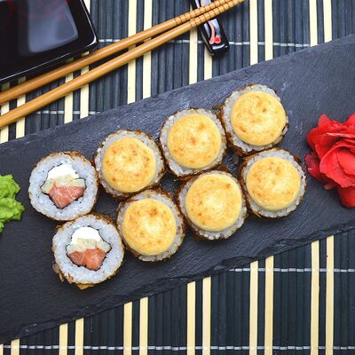 Запеченный ролл Желтый император в 4 Лосося по цене 489