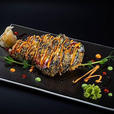 Теплый ролл с угрем в J.Z. Peking Duck по цене 850 ₽