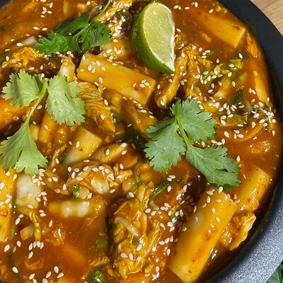 Токпокки с курицей Кимчи в Wok Street по цене 629 ₽