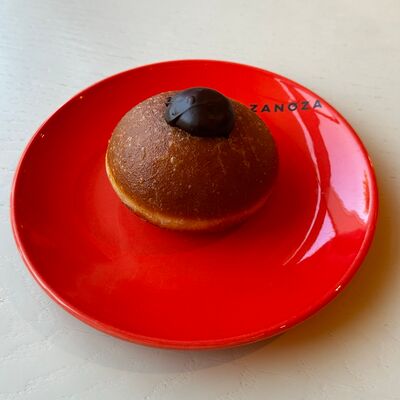 Пончик с шоколадным кремом в Zanoza Kруассантерия по цене 270 ₽