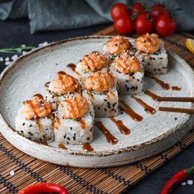 Ролл Лосось спайси hot в SUSHIBOX по цене 489