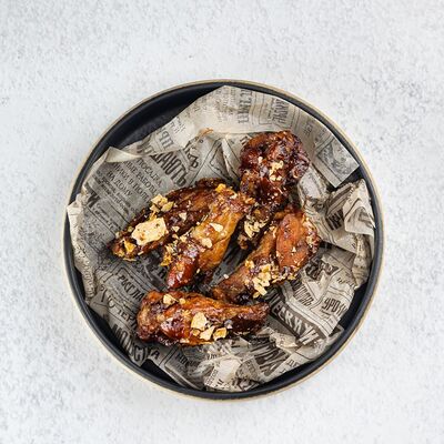 Куриные крылышки в глазури в Pizza & Roll по цене 596 ₽