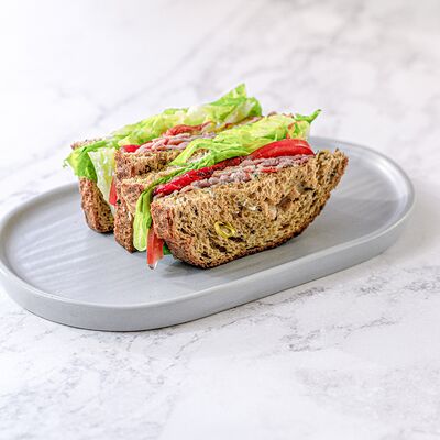 Сэндвич с жареным беконом и печеным перцем в Stories по цене 420 ₽