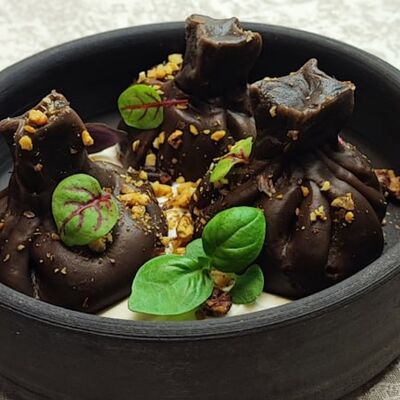 Шоколадные хинкали в Квартира Пиросмани по цене 430 ₽