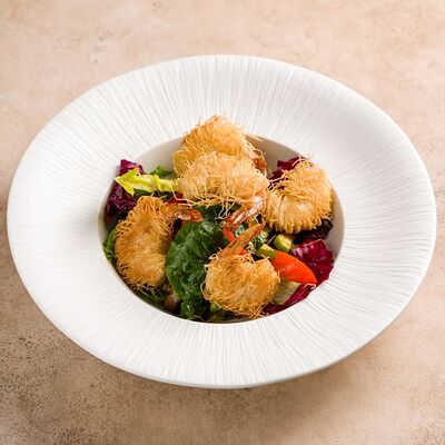 Салат с креветками катаифи в RestikVam по цене 950 ₽