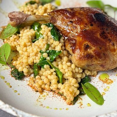 Утка су-вид с птитимом и соусом демиглас в Вино и булки по цене 950 ₽