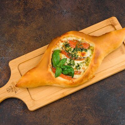 Хачапури с томатами и базиликом в Кинза по цене 500 ₽