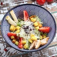 Салат теплый с курицей и сулугуни в Чача