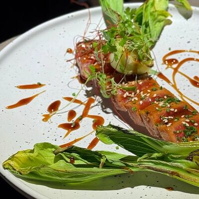 Тунец с пак чоем и устричным соусомв Anyway bar & kitchen по цене 990 ₽