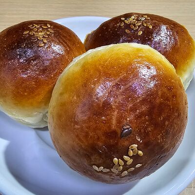 Булочка из пшеничной муки в Легенда по цене 15 ₽
