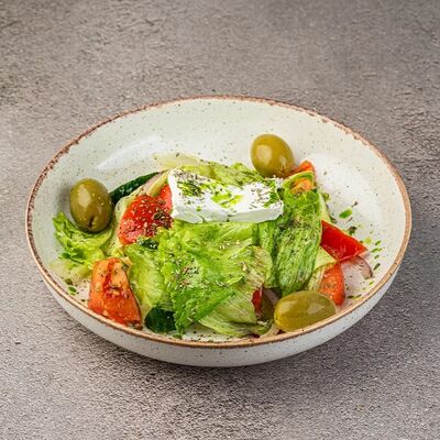 Салат Овощи с фетой и оливами в Бар с едой Пороселло по цене 780 ₽
