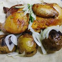 Половина курочки и картофель на углях в Шашлык & Гриль