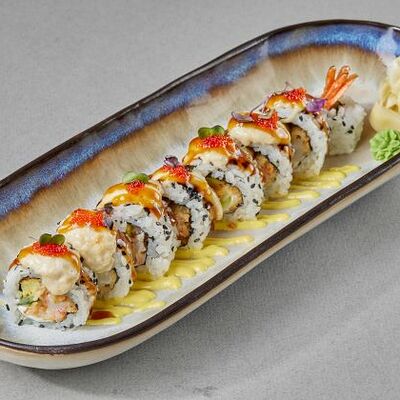 Ролл с креветками и манго соусом в Шикари по цене 799