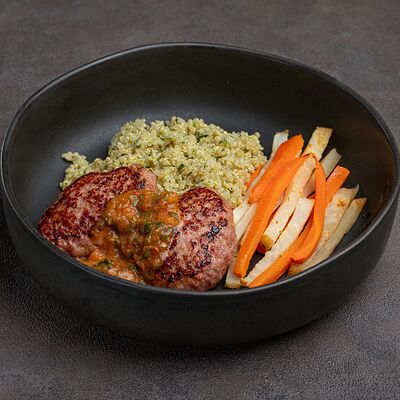 Котлеты из ягненка с киноа и сальсой в МОСТ бистро по цене 950 ₽