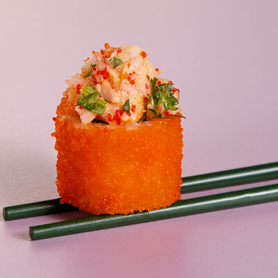 Креветка-спайси ролл в Фуди Люди по цене 729 ₽