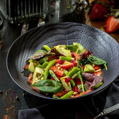 Салат с клубникой в Холодец по цене 740